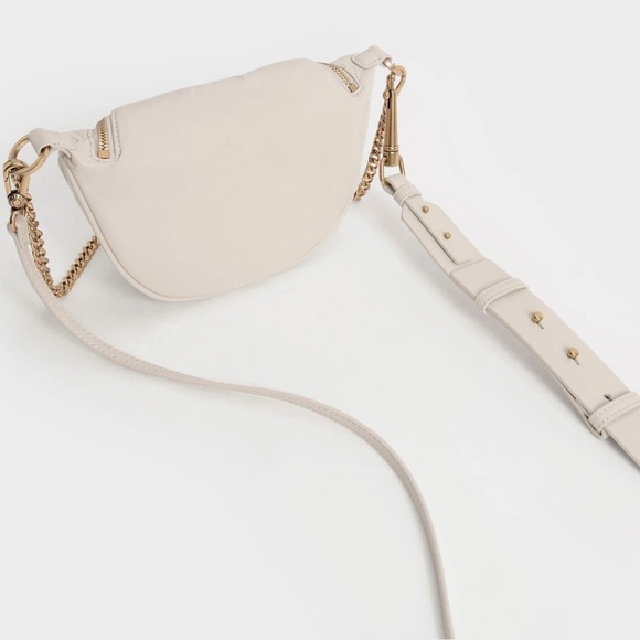 ✨Host pick✨Charles & Keith Cream Crossbody Bag with Gold Chain - Picture 5 of 8